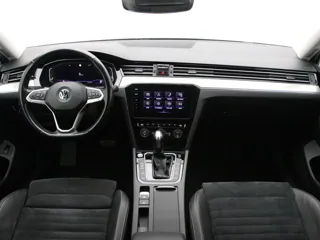 VOLKSWAGEN PASSAT B8 Elegance