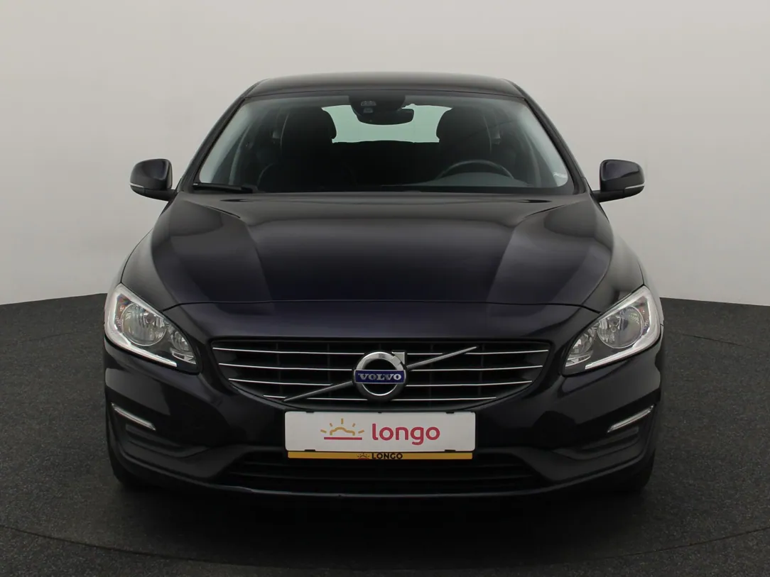 VOLVO V60 Momentum