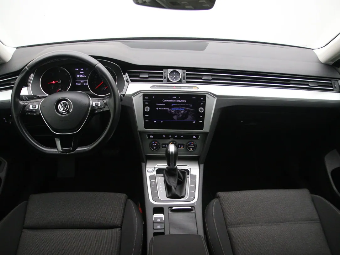 VOLKSWAGEN PASSAT B8 Comfortline Business